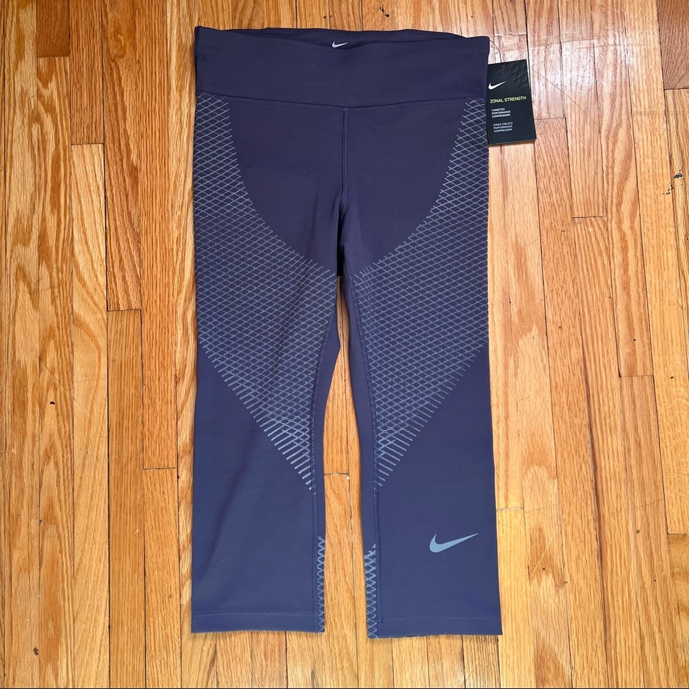 NWT Nike Zonal Strength Cropped Leggings
